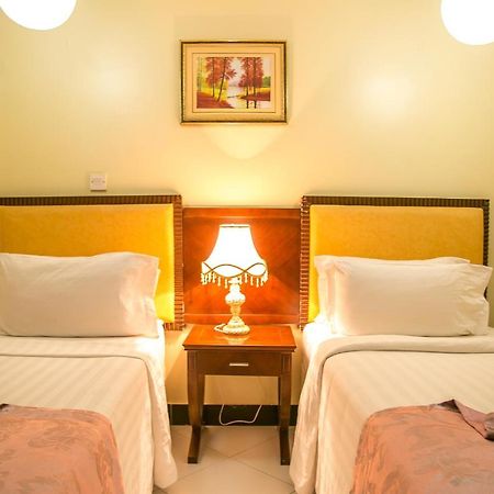 Kebbys Hotel Dar es Salaam Esterno foto