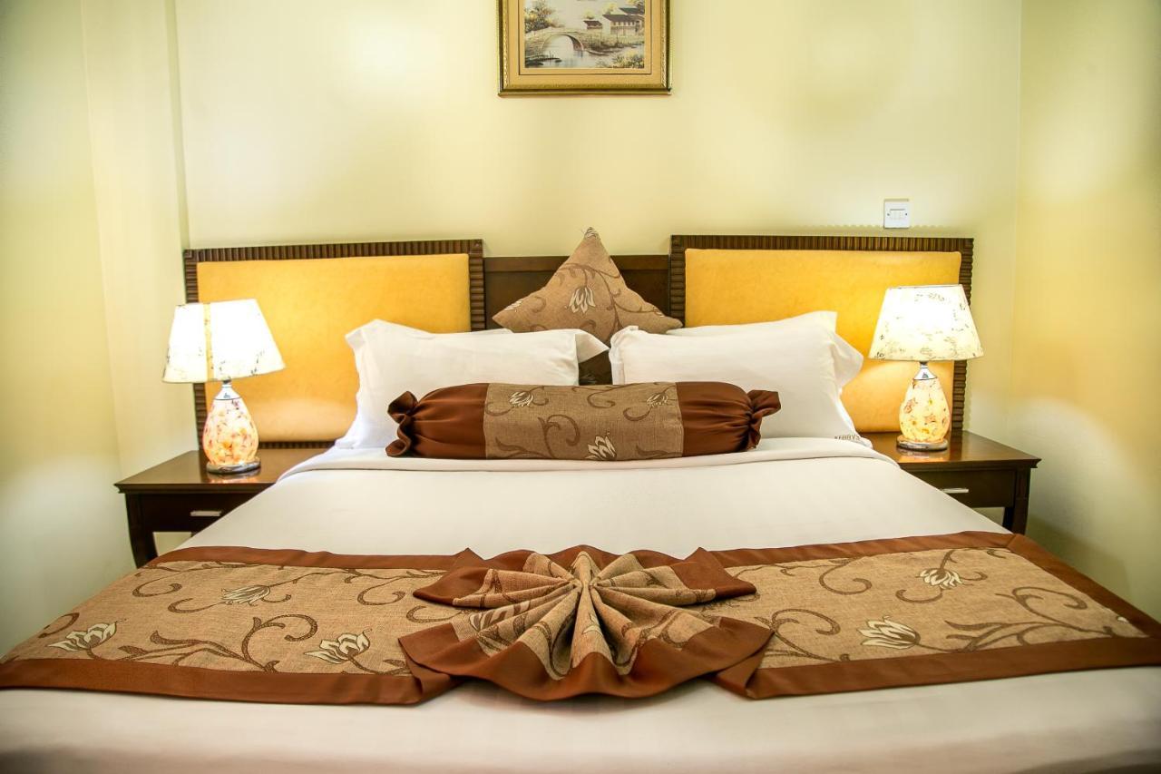 Kebbys Hotel Dar es Salaam Esterno foto
