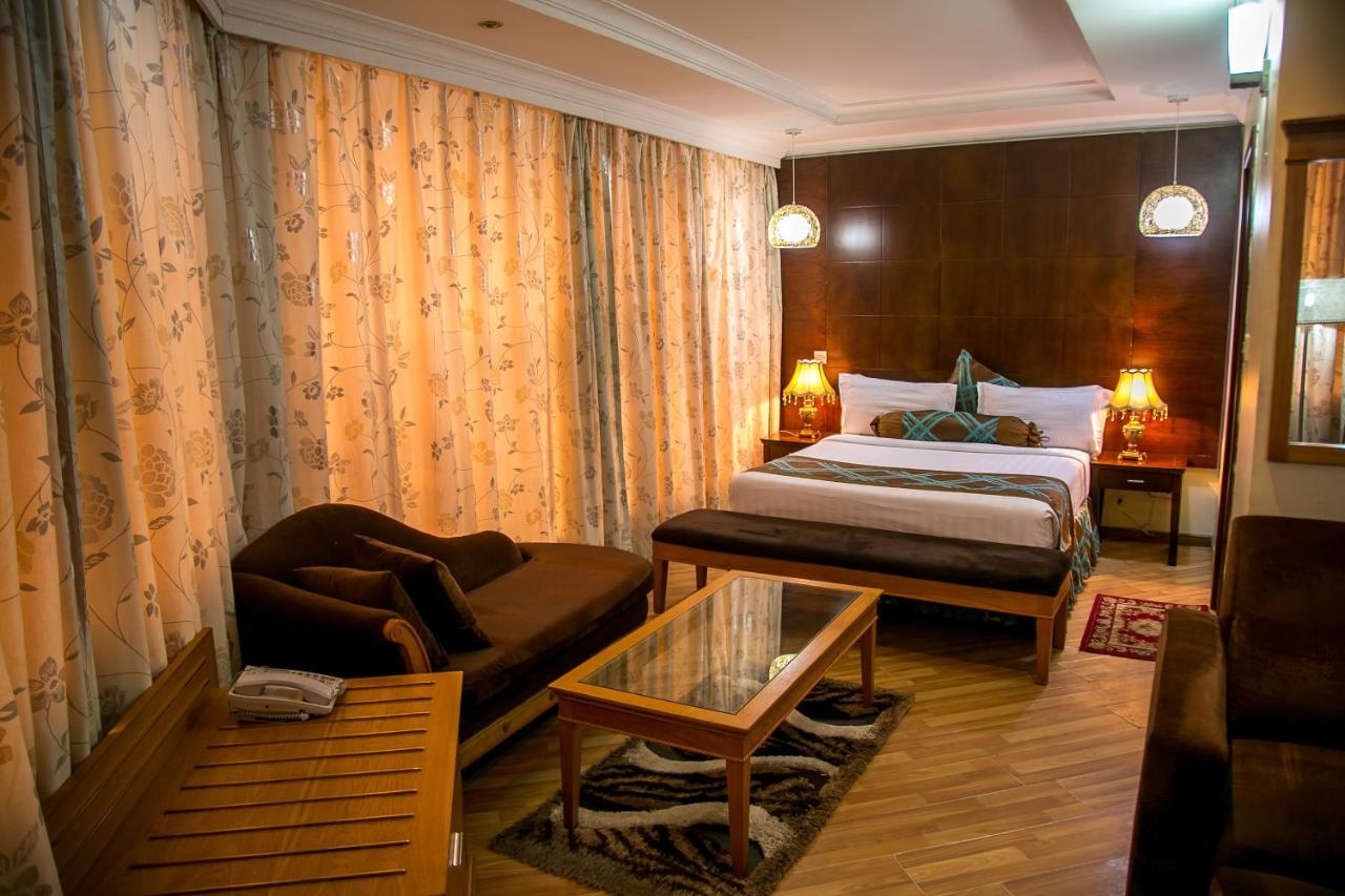 Kebbys Hotel Dar es Salaam Esterno foto