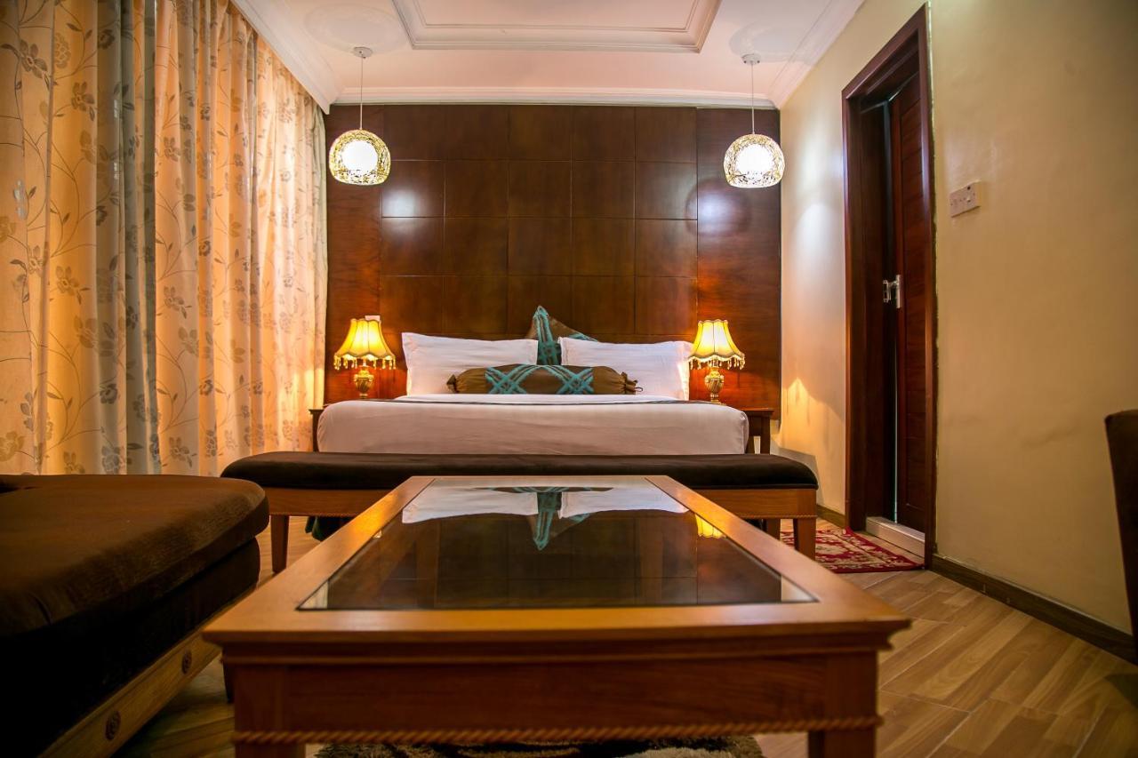 Kebbys Hotel Dar es Salaam Esterno foto
